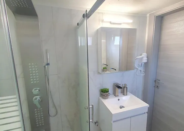 Riviera Penthouse PalaiónTsiflíkion