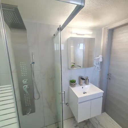 Riviera Penthouse Palaiontsiflikion